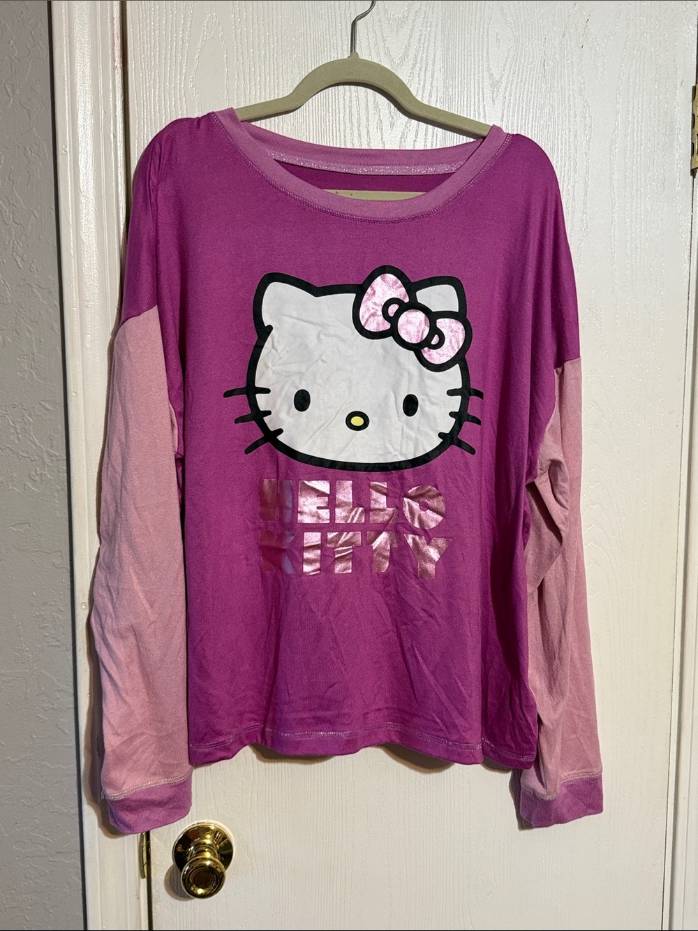 Hello Kitty Two-Tone Long Sleeve Tee with matching pants in Magenta and Light Pi